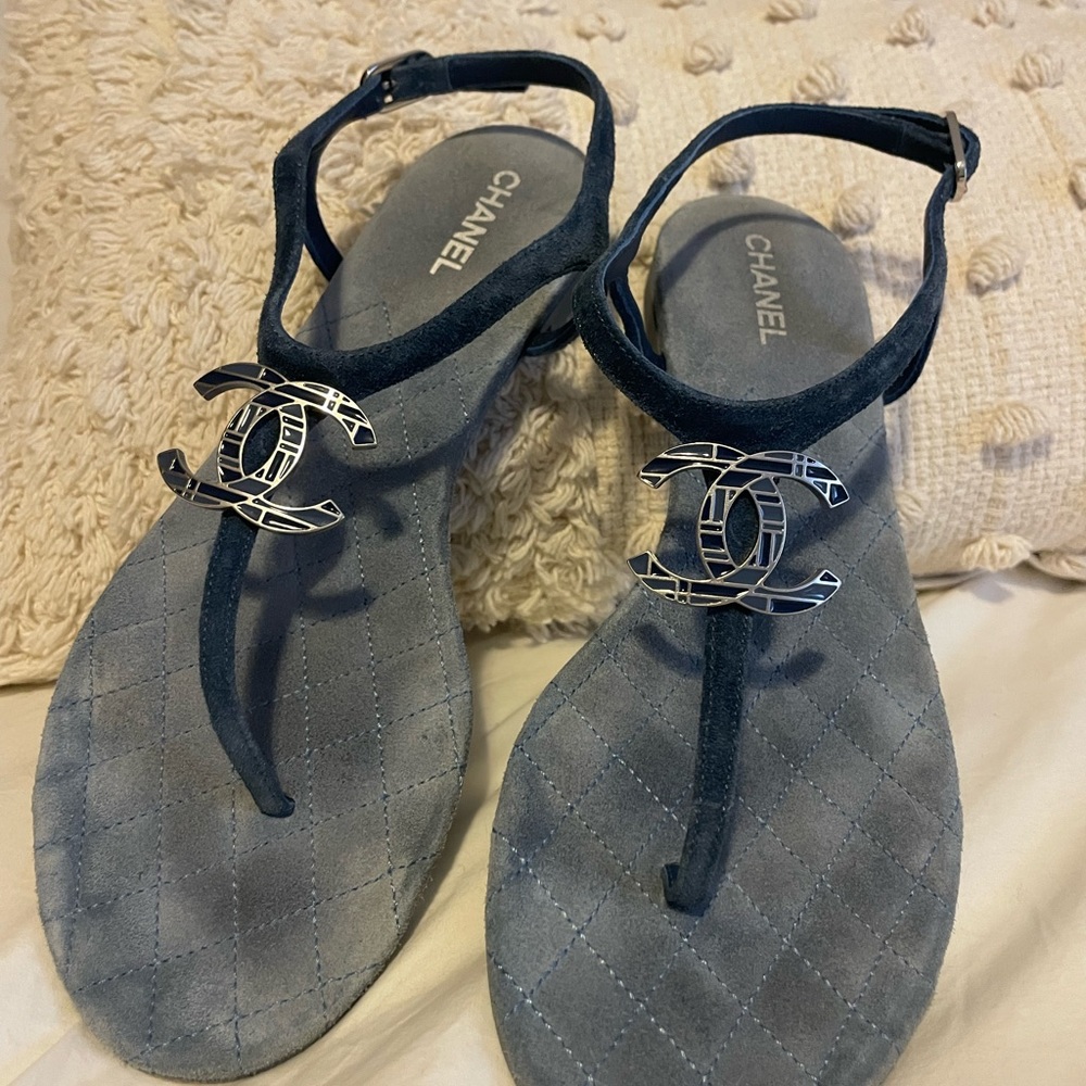 Blue suede Chanel thong sandals- good condition! - Picture 5 of 6